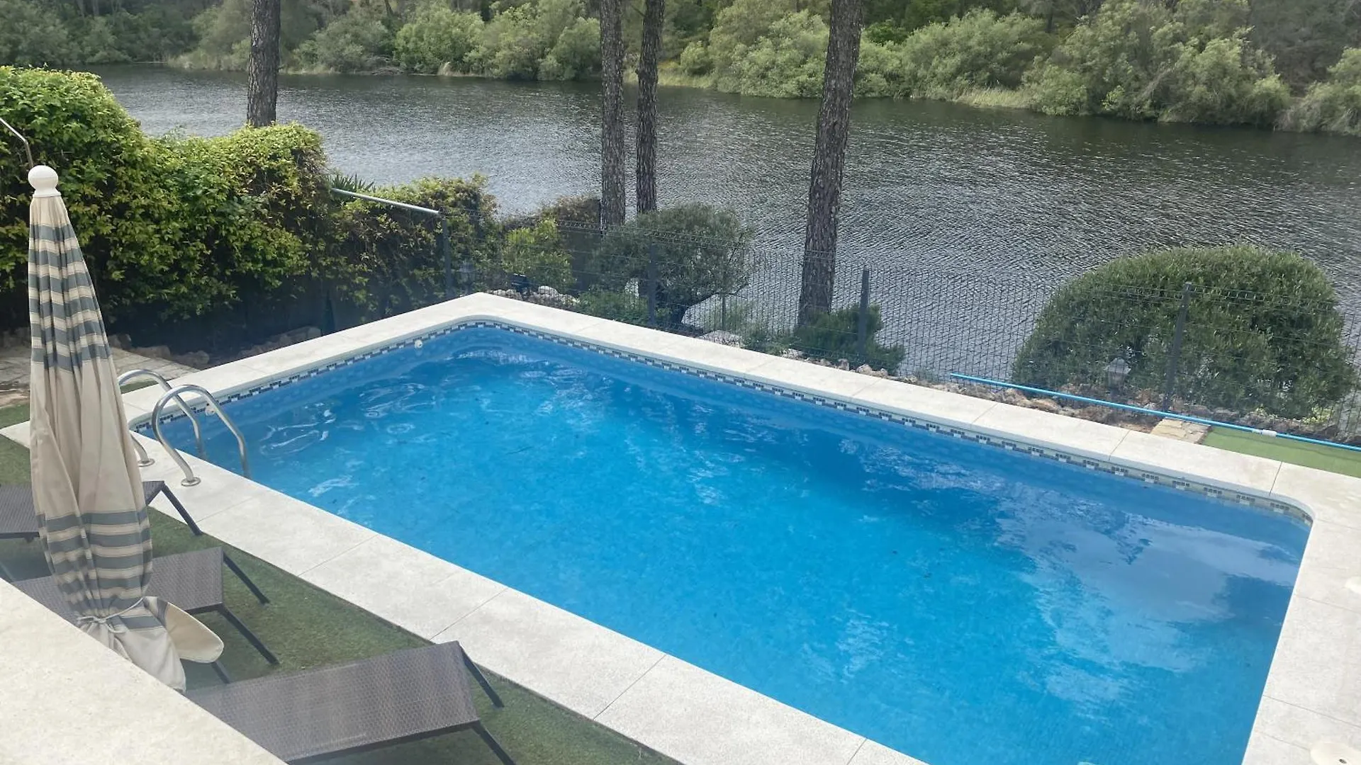 Casa El Capricho Del Lago Alojamiento Rural contacts